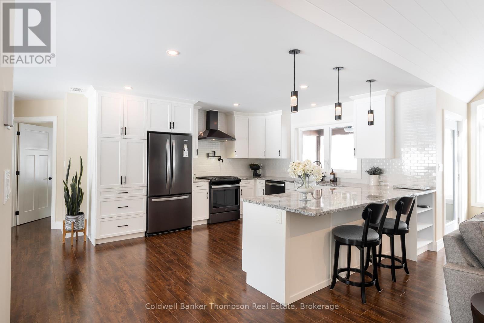 1025 South Waseosa Lake Road, Huntsville, Ontario  P1H 2N5 - Photo 9 - X12168651