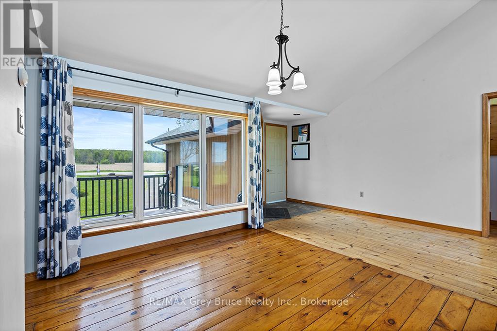 123 Graham's Hill Road, Georgian Bluffs, Ontario  N0H 2T0 - Photo 11 - X12168754