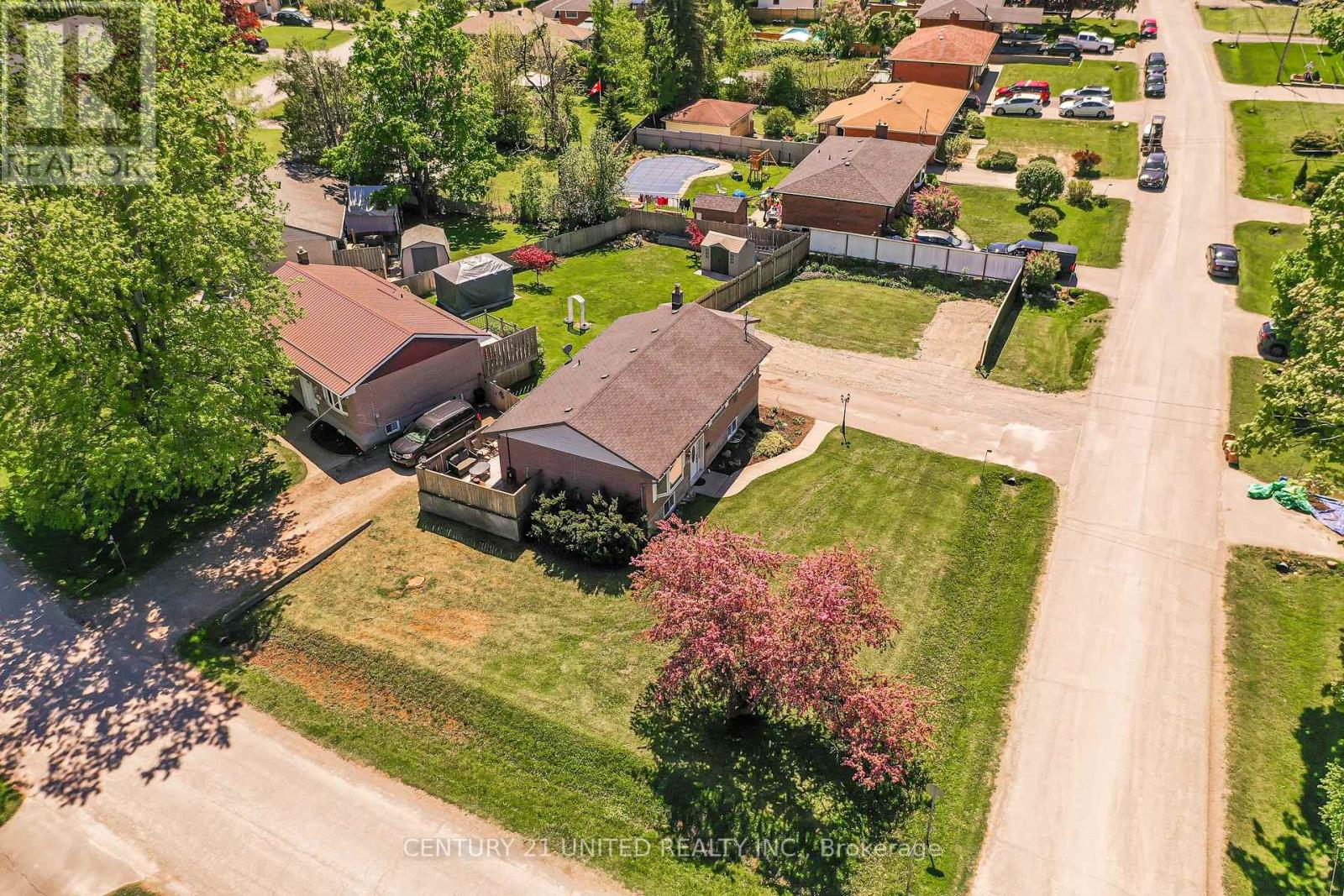 Property at 136 PARKDALE AVENUE image 2