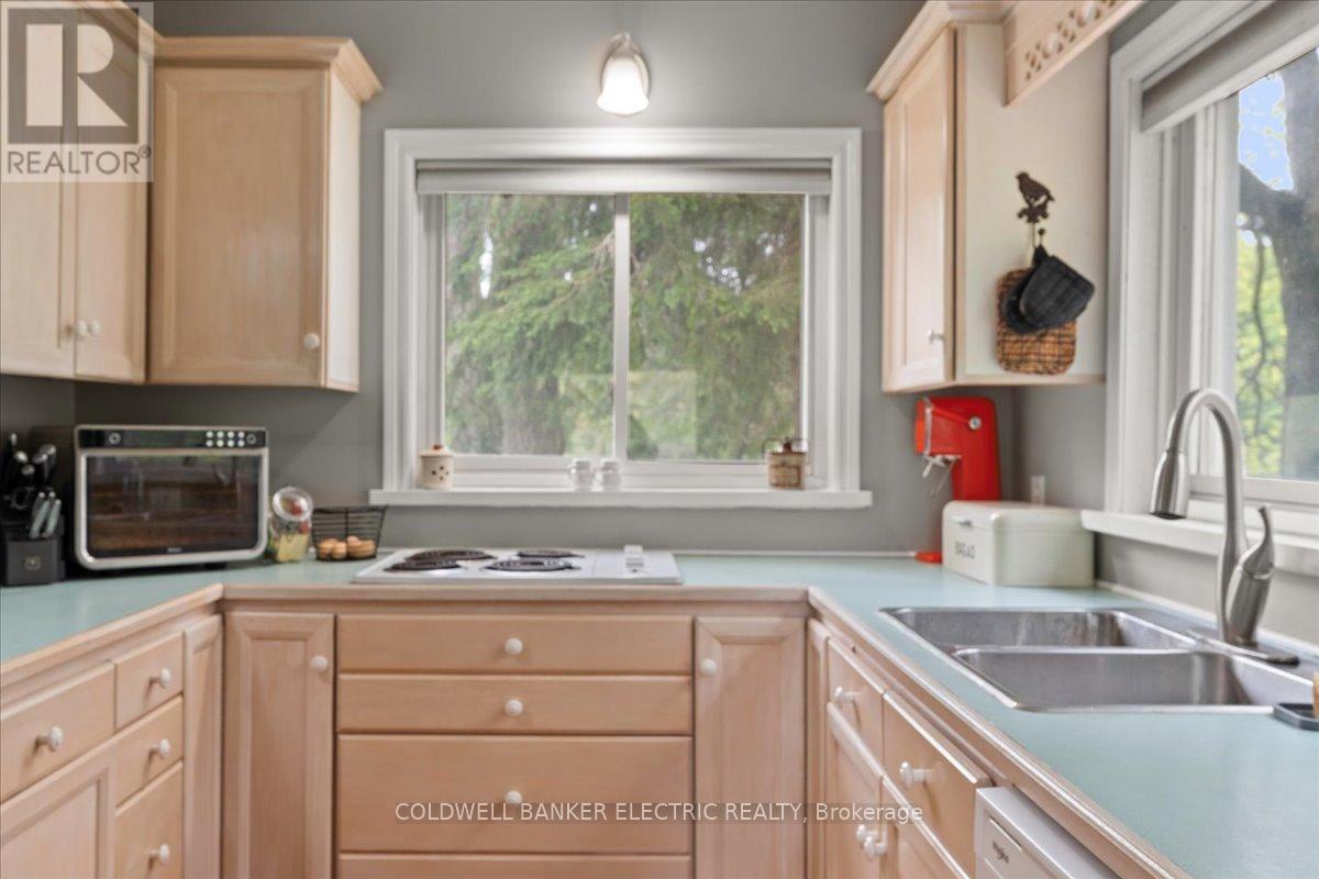 979 Water Street, Douro-Dummer, Ontario  K0L 3A0 - Photo 7 - X12168758