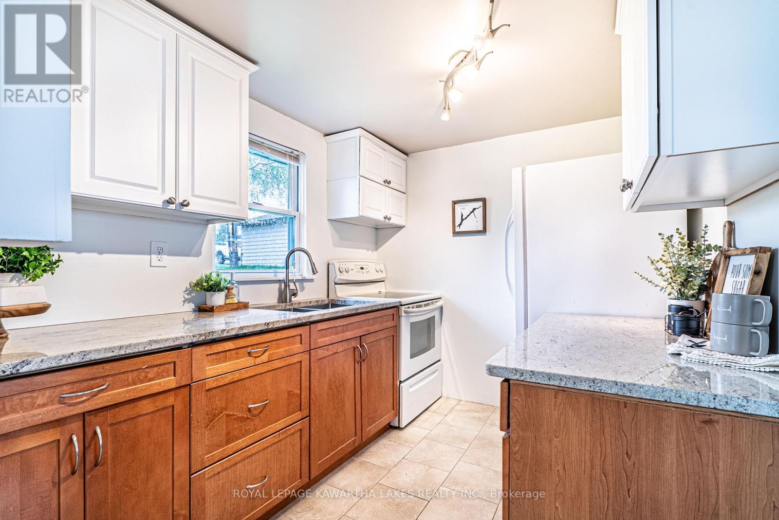 215 Snug Harbour Road, Kawartha Lakes, Ontario  K9V 4R6 - Photo 13 - X12168778