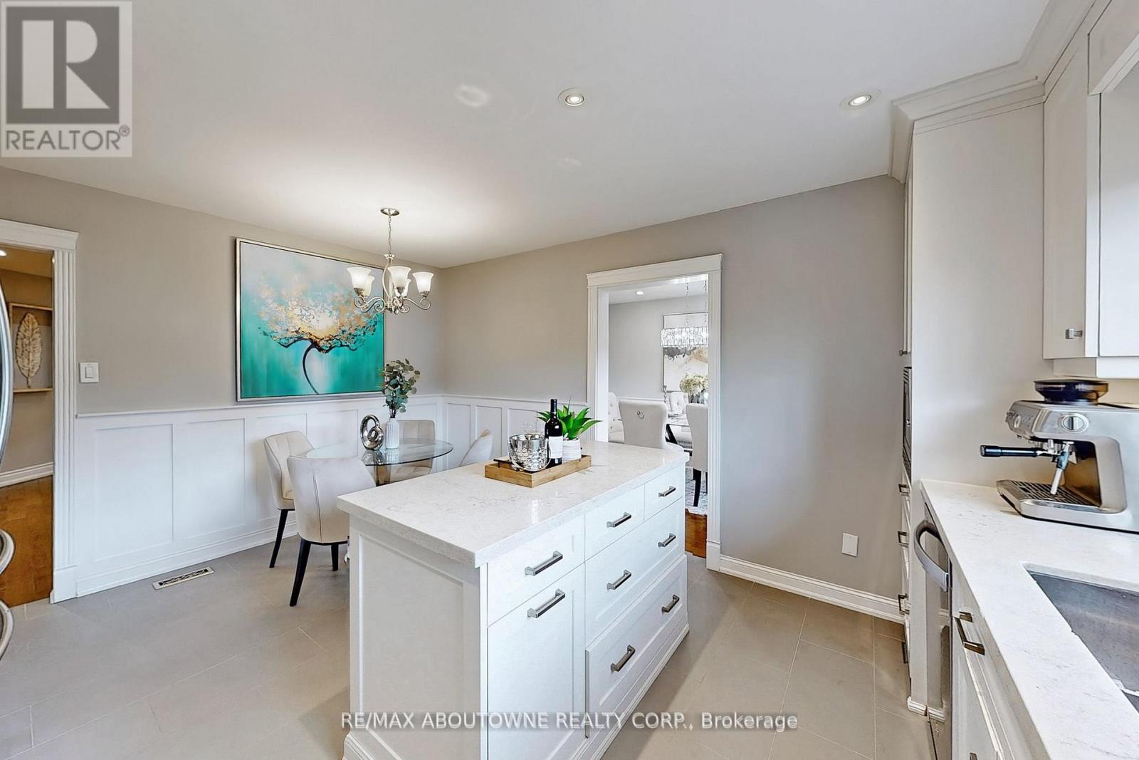 2362 Canso Road, Oakville, Ontario  L6J 5W6 - Photo 10 - W12168554