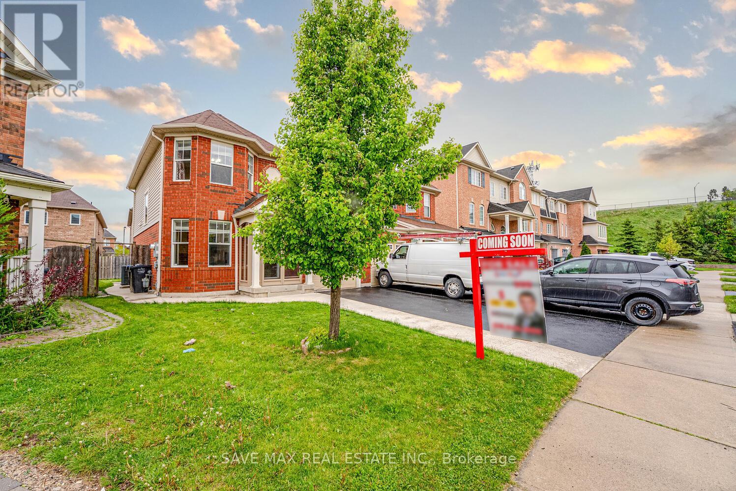 114 Decker Hollow Circle, Brampton (Credit Valley), Ontario  L6X 0L5 - Photo 5 - W12168580