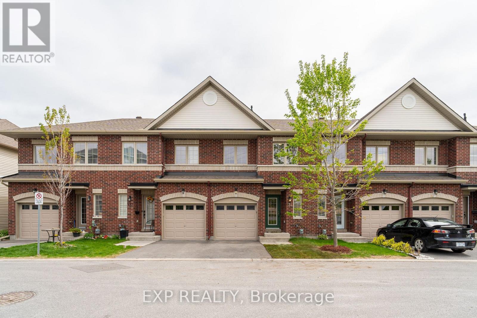 134 Camden Private, Ottawa, Ontario  K2J 6H9 - Photo 2 - X12168741