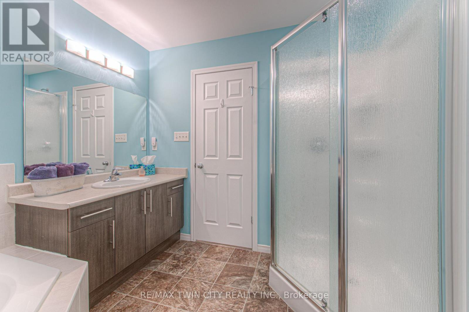 513 Beaumont Crescent, Kitchener, Ontario  N2A 0A8 - Photo 25 - X12168504