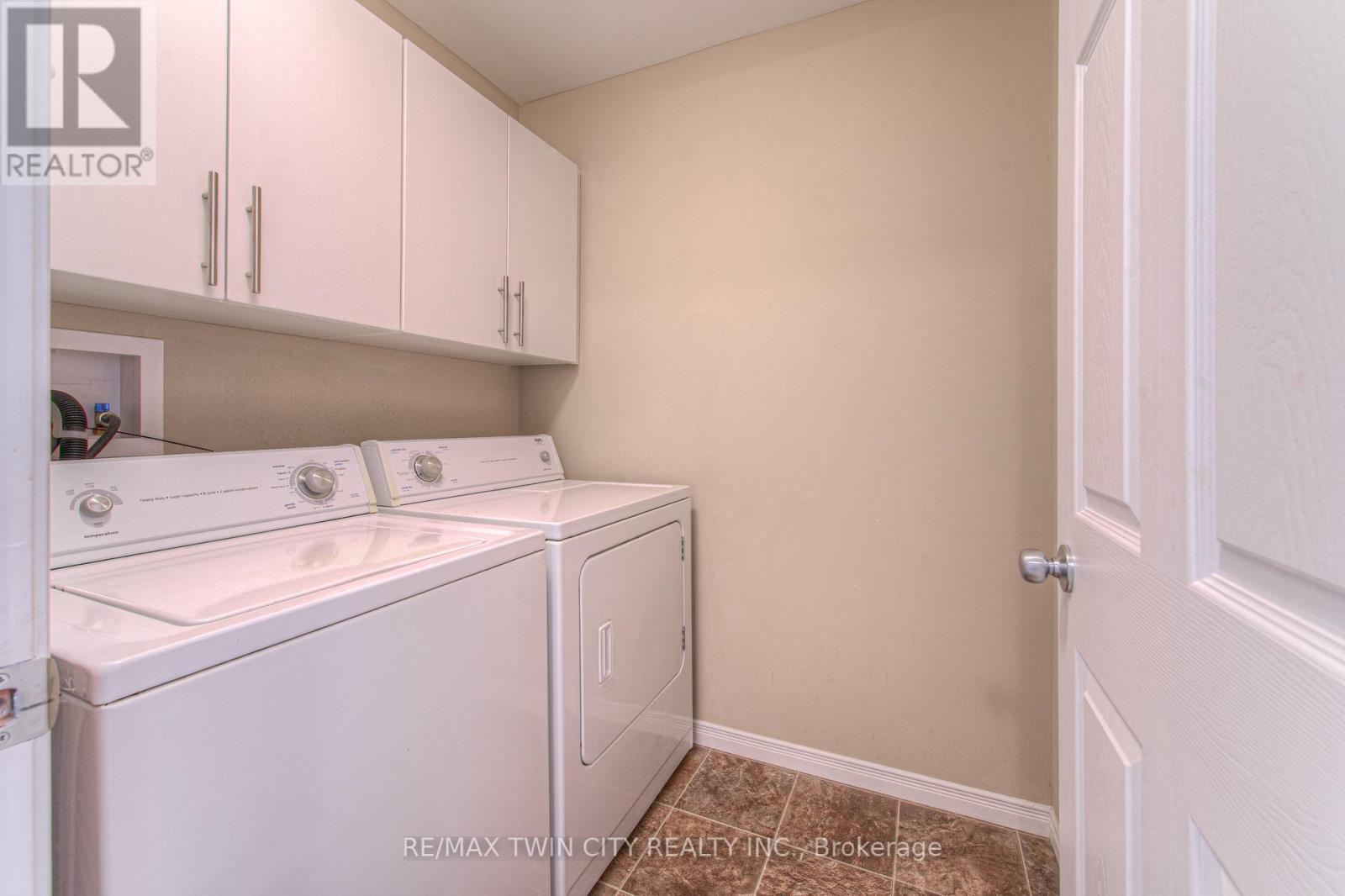 513 Beaumont Crescent, Kitchener, Ontario  N2A 0A8 - Photo 28 - X12168504