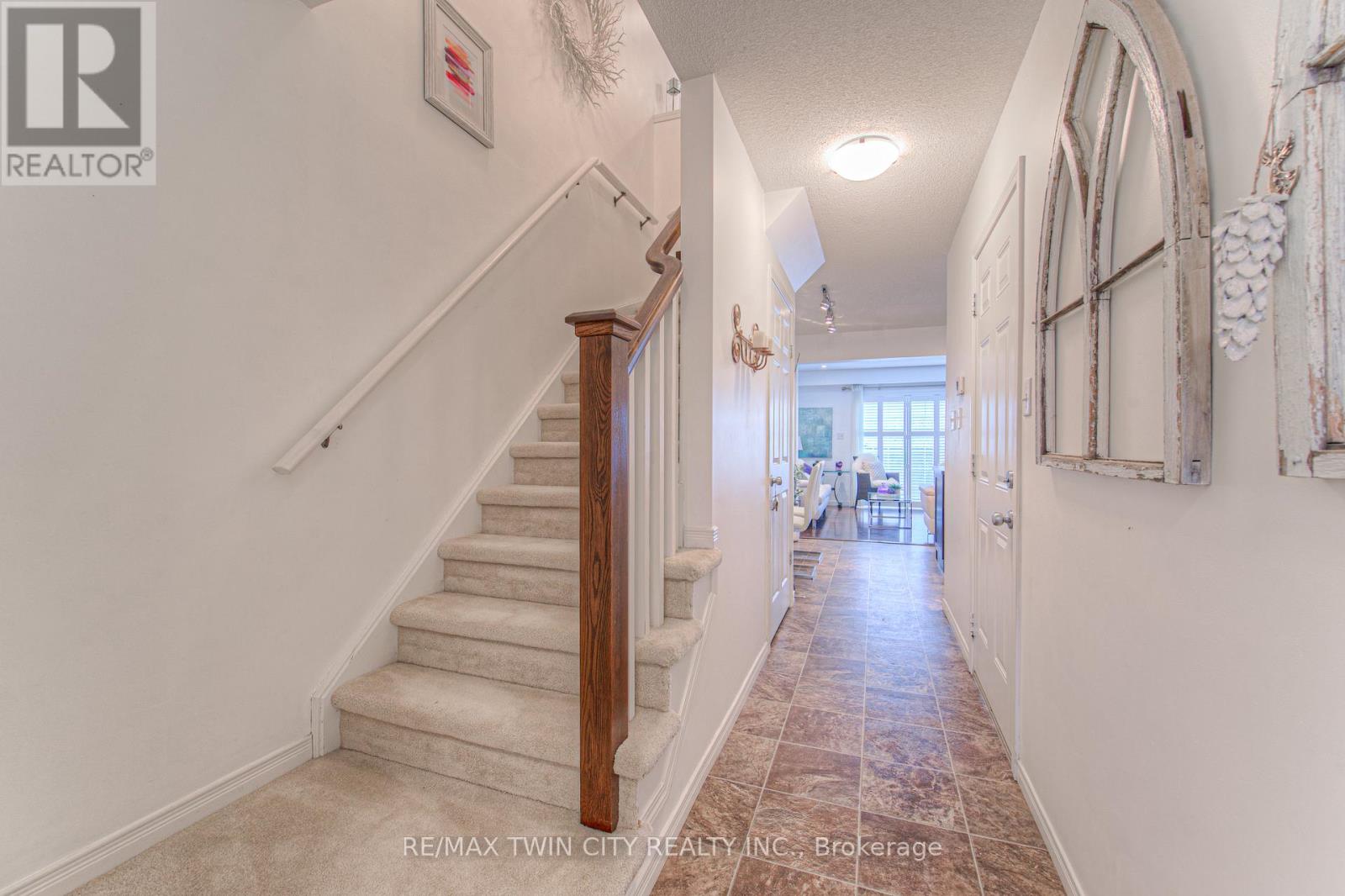 513 Beaumont Crescent, Kitchener, Ontario  N2A 0A8 - Photo 6 - X12168504