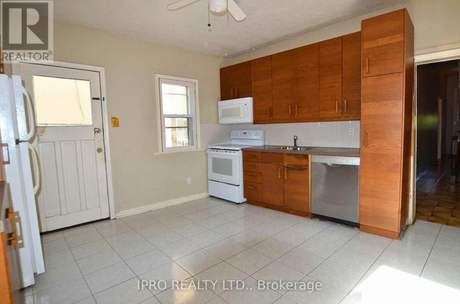 Property at 164 MACNAB STREET N image 1