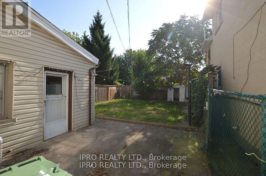 Property at 164 MACNAB STREET N image 4