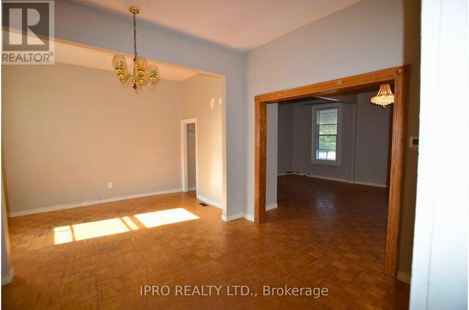 164 Macnab Street N, Hamilton, Ontario  L8R 2M4 - Photo 6 - X12168606