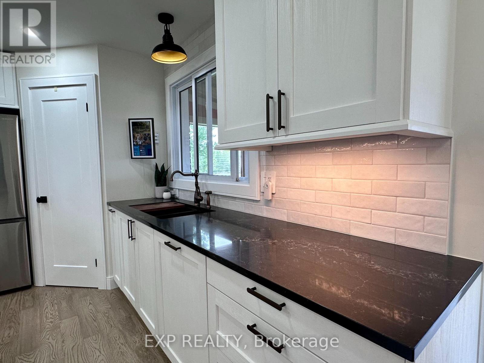 9235 Hickory Drive, Strathroy-Caradoc, Ontario  N7G 3H3 - Photo 20 - X12156825