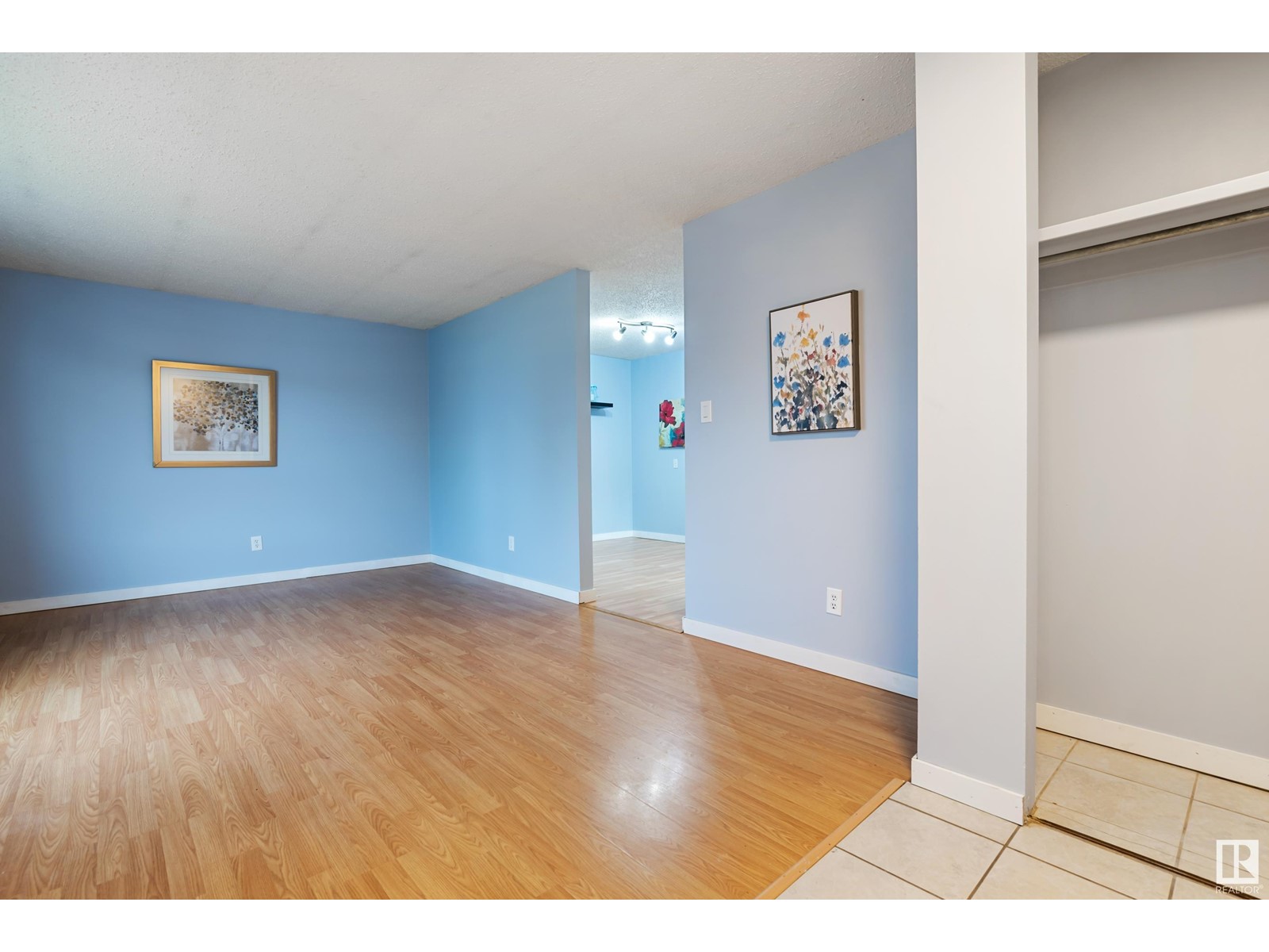 Property at 3416 135 AV NW image 4