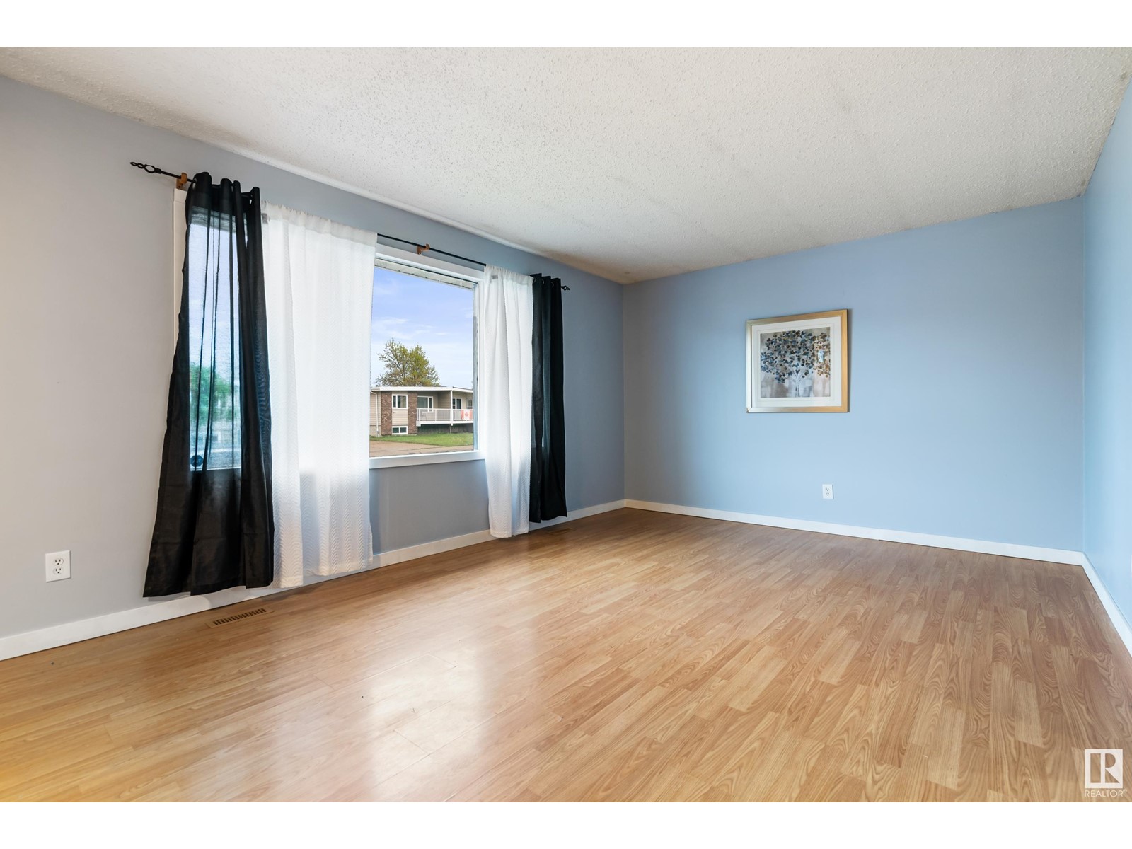 Property at 3416 135 AV NW image 5