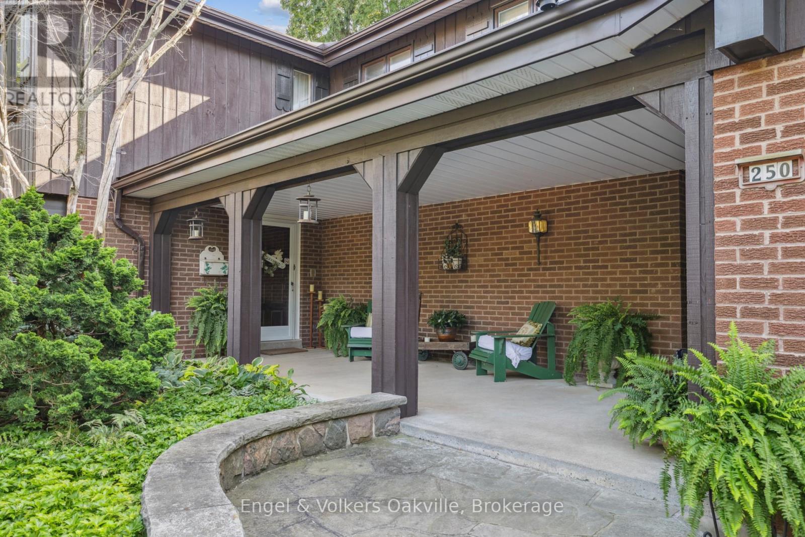 Property at 250 GATESTONE AVENUE image 4