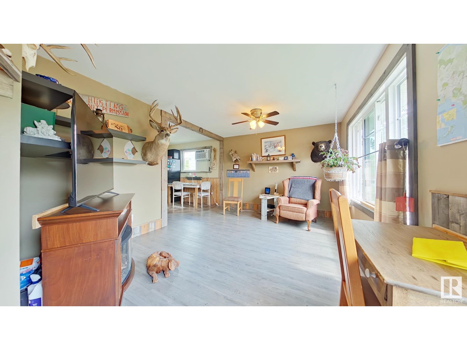 Property at 7124 80 AV NW image 3