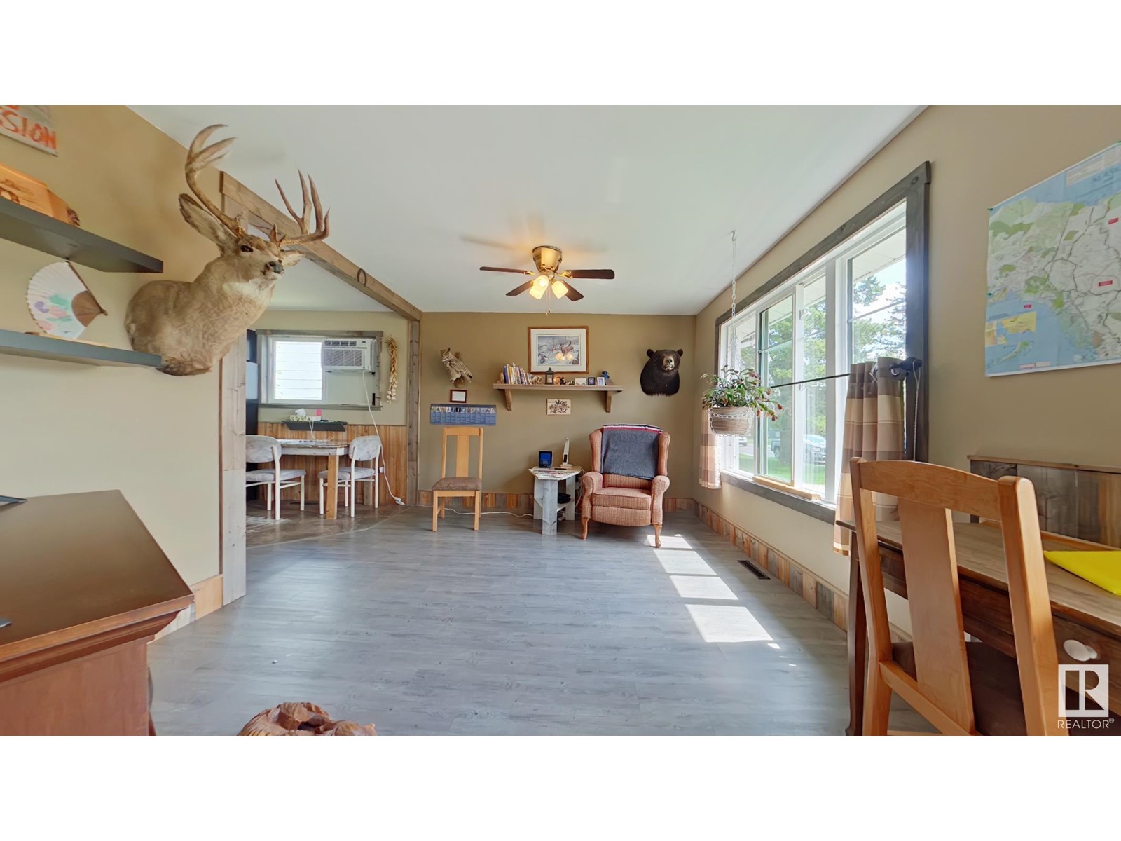 Property at 7124 80 AV NW image 4