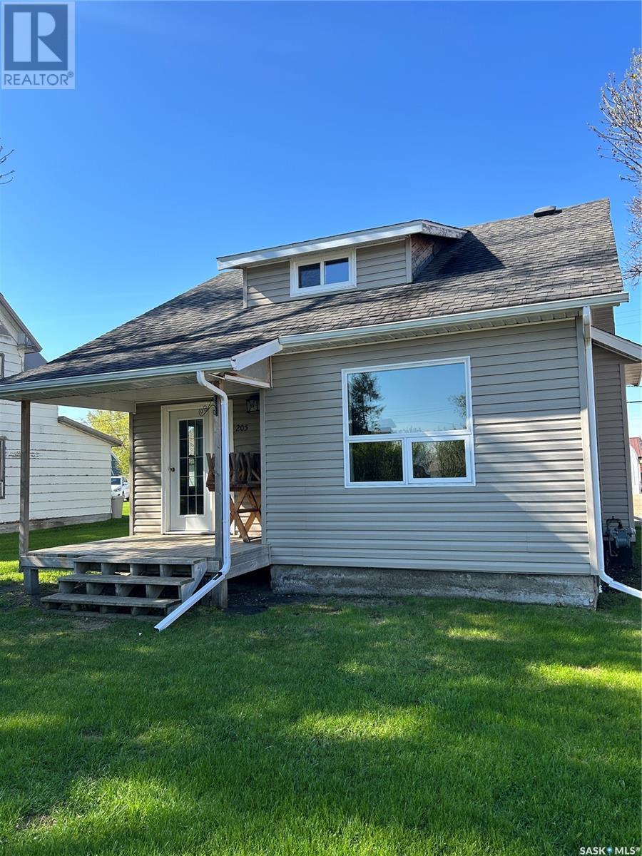 205 Carl Avenue E, Langenburg, Saskatchewan  S0A 2A0 - Photo 2 - SK006849