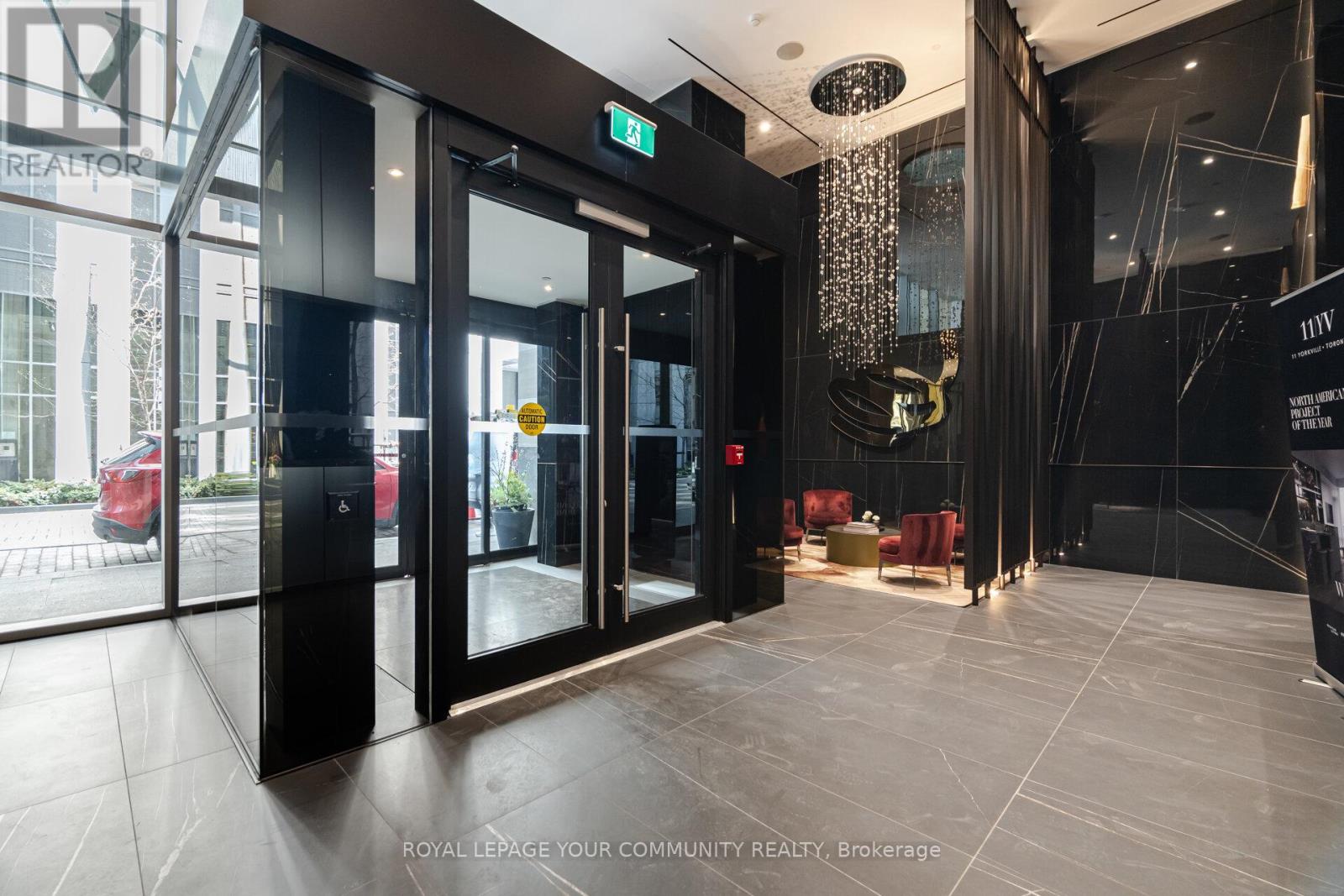 4208 - 11 Yorkville Avenue S, Toronto, Ontario  M4W 1L2 - Photo 2 - C12168626