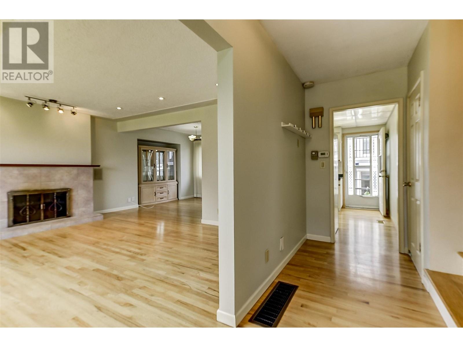 2202 Aberdeen Street, Kelowna, BC V1Y2T4