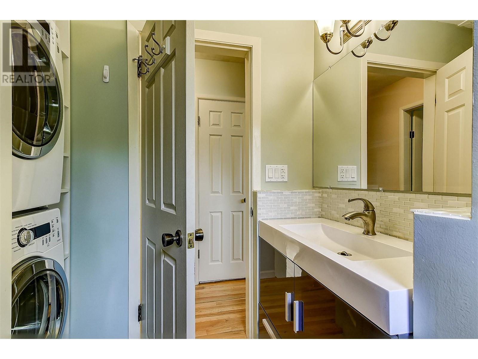 2202 Aberdeen Street, Kelowna, BC V1Y2T4