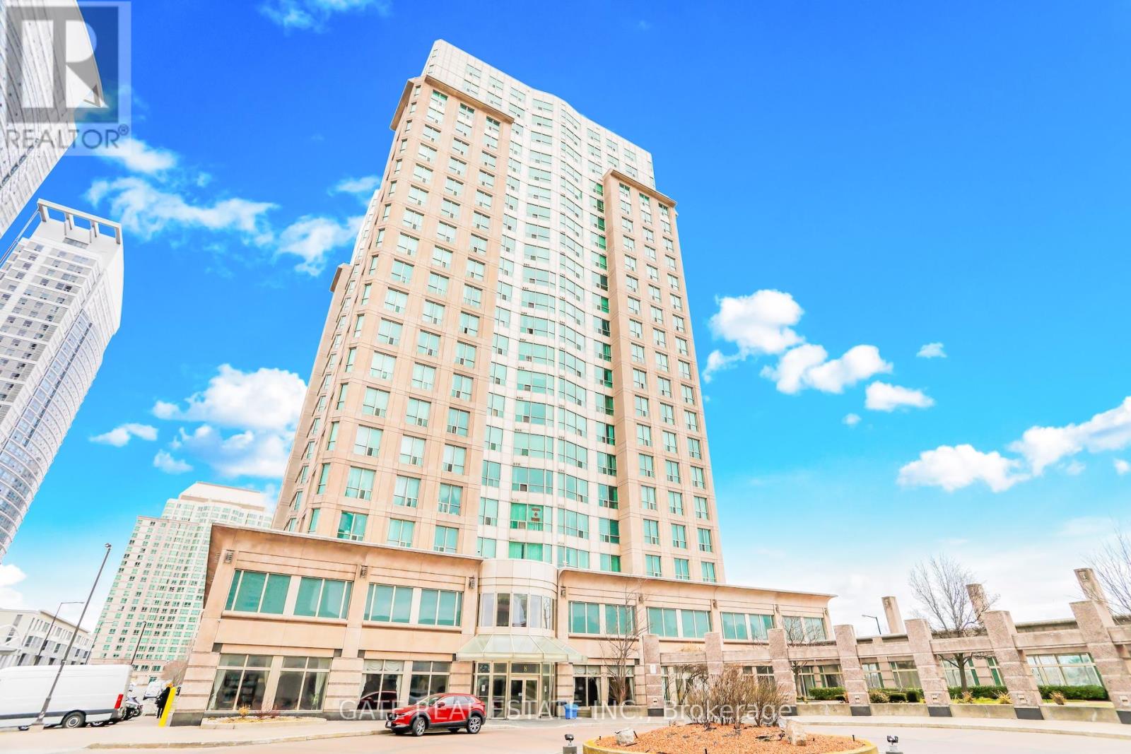 1111 - 8 LEE CENTRE DRIVE, Toronto, Ontario