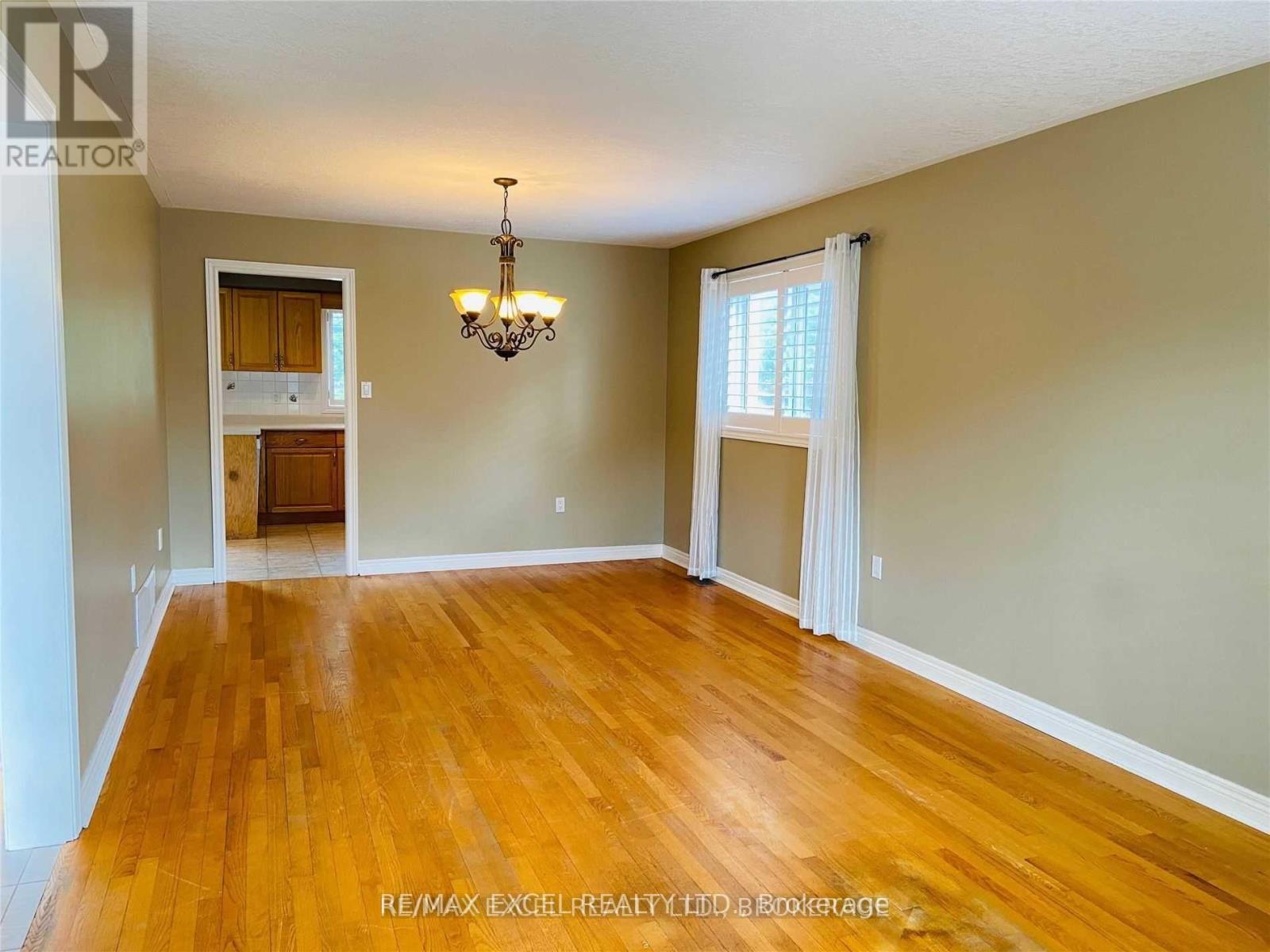 113 Fairwood Drive, Georgina, Ontario  L4P 3Y1 - Photo 9 - N12168708