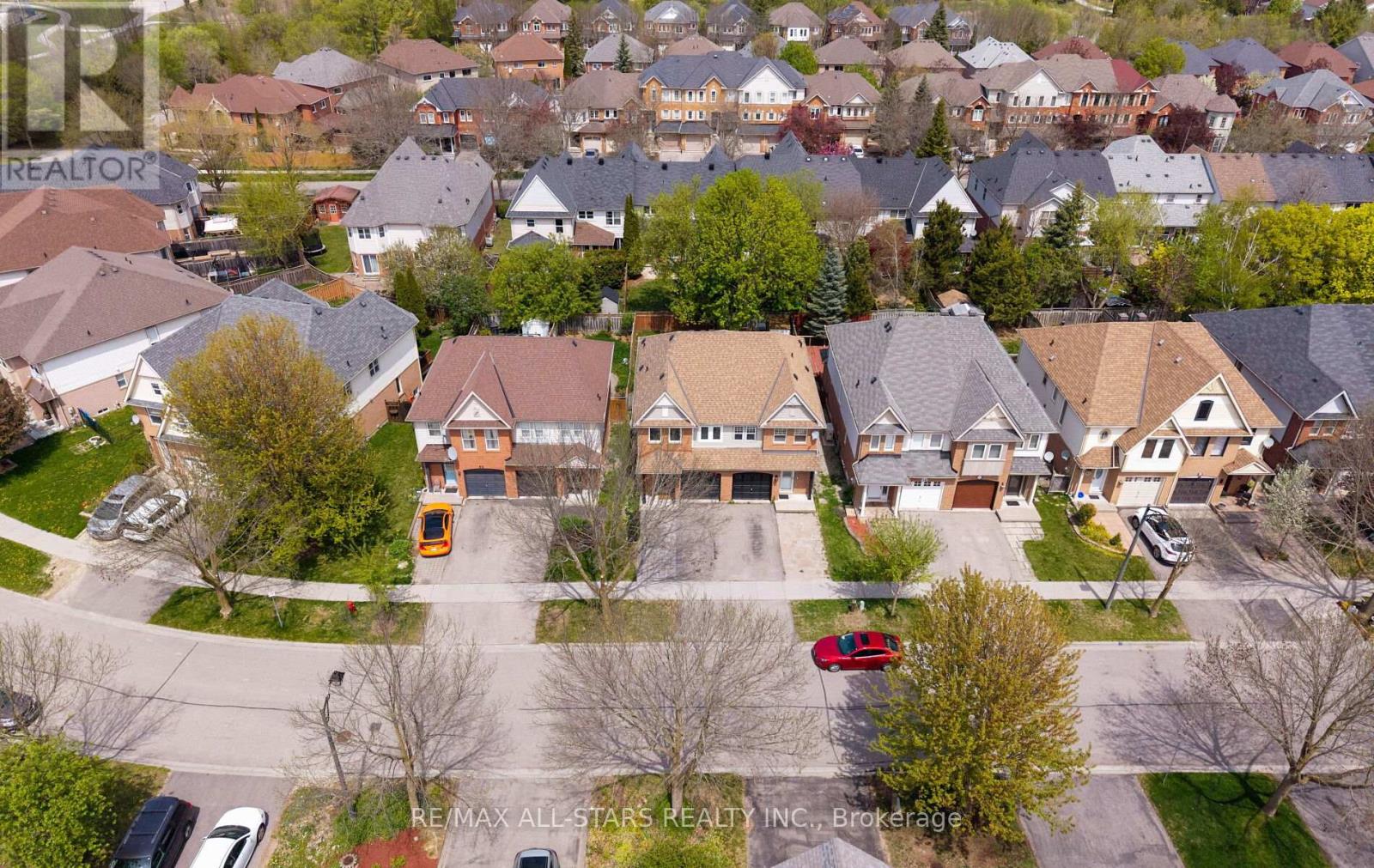 58 Woodroof Crescent, Aurora, Ontario  L4G 7H4 - Photo 4 - N12168717