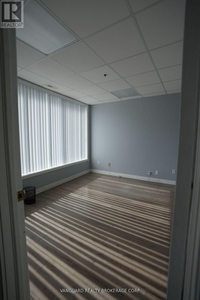 13 - 410 Chrislea Road, Vaughan, Ontario  L4L 8B5 - Photo 9 - N12168746