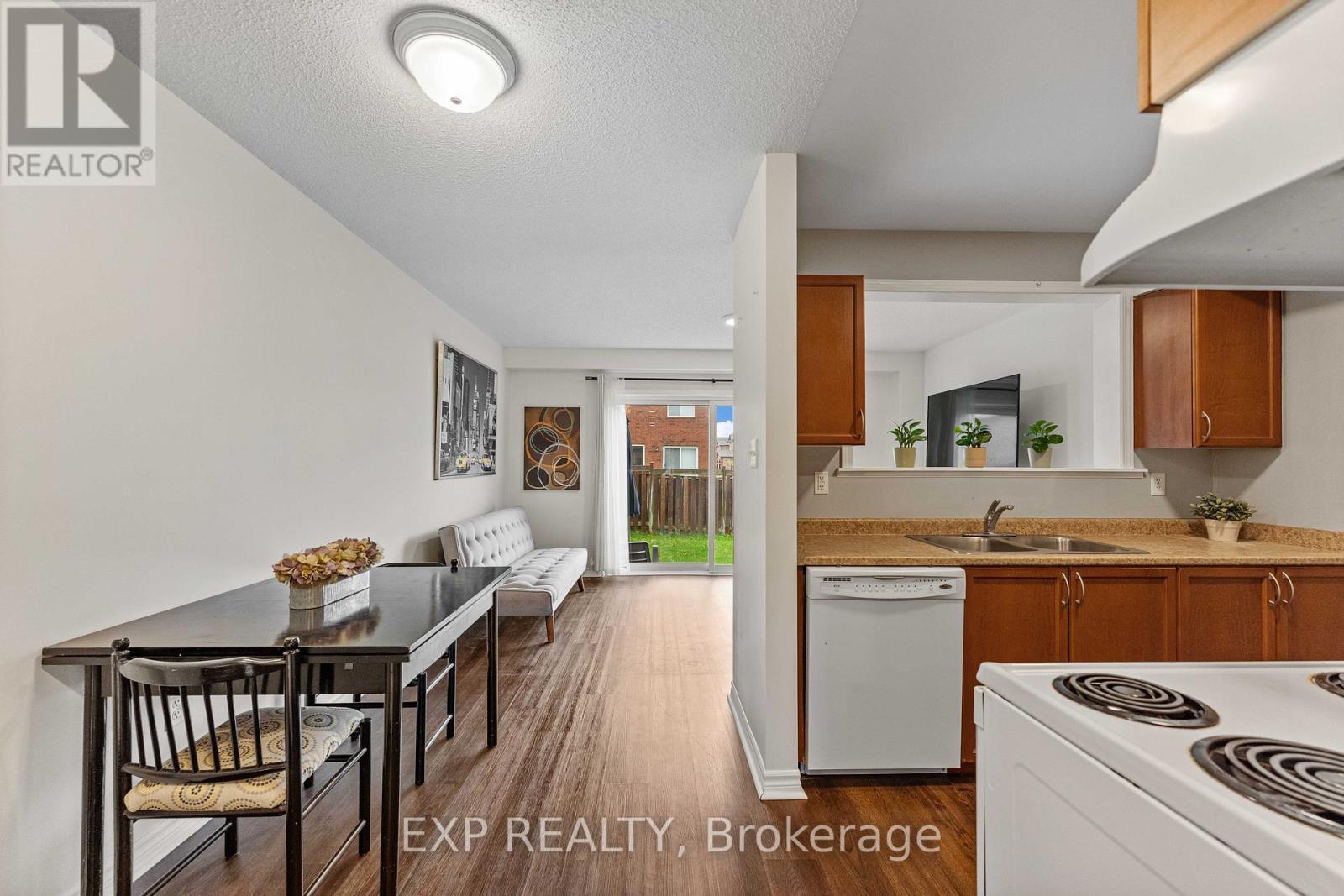 Property at 128 SYDENHAM WELLS image 3