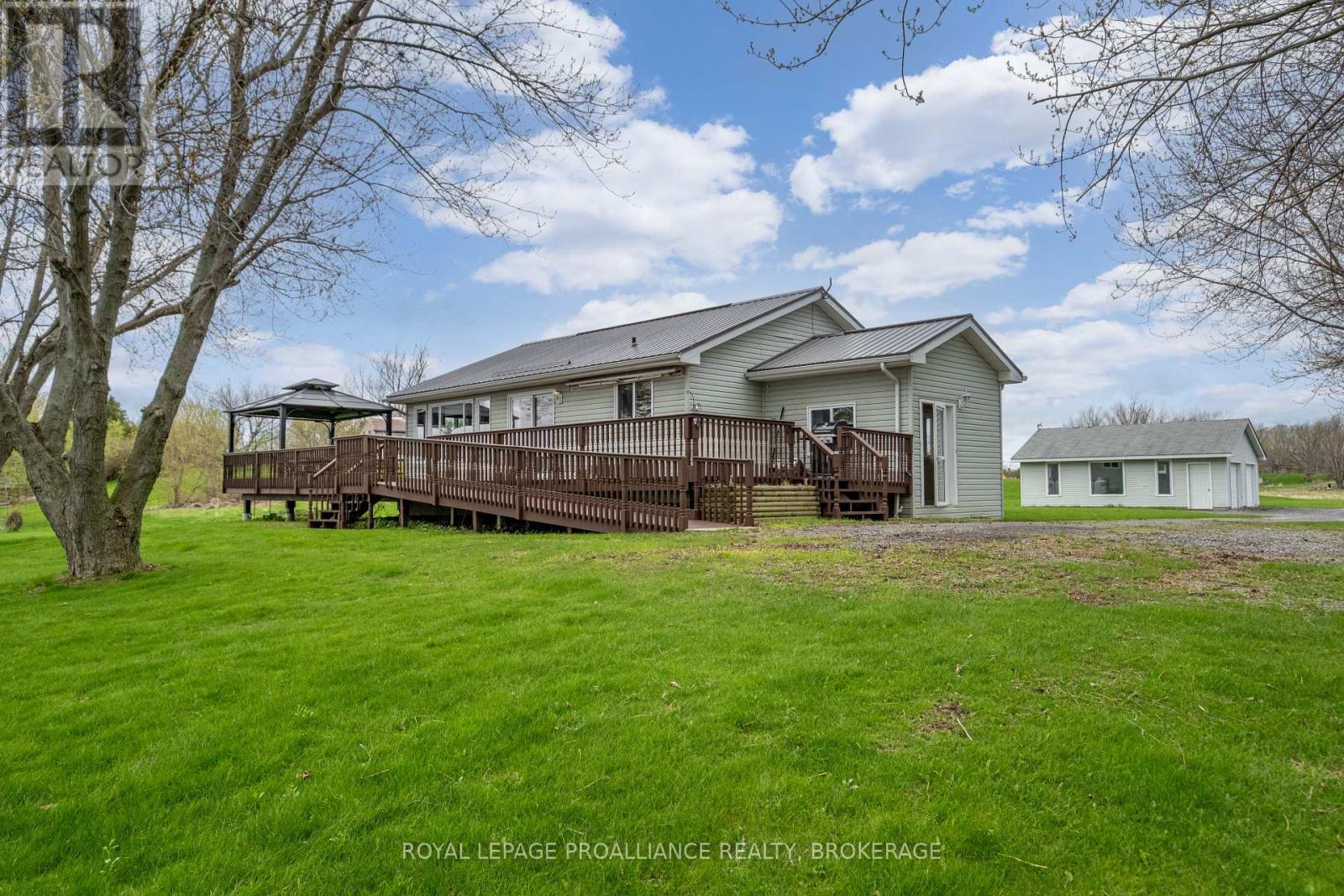 4205 Highway 96, Frontenac Islands, Ontario  K0H 2Y0 - Photo 35 - X12168873