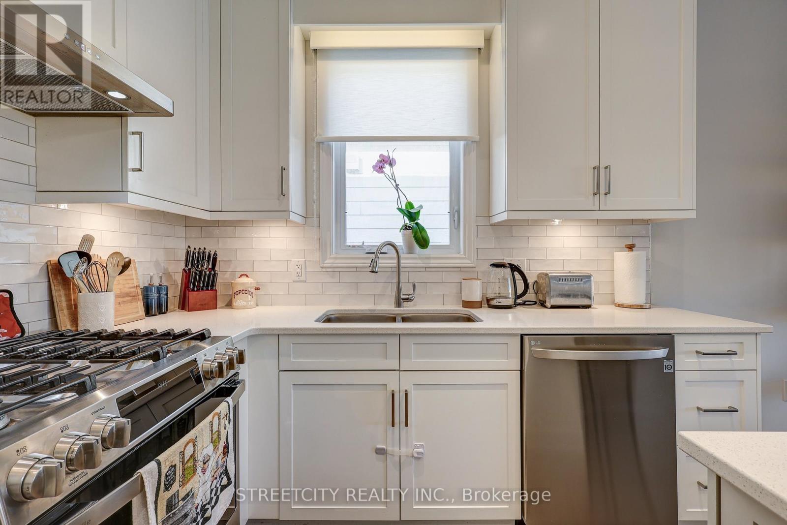 437 George Street, Central Elgin, Ontario  N5L 0B1 - Photo 13 - X12168857
