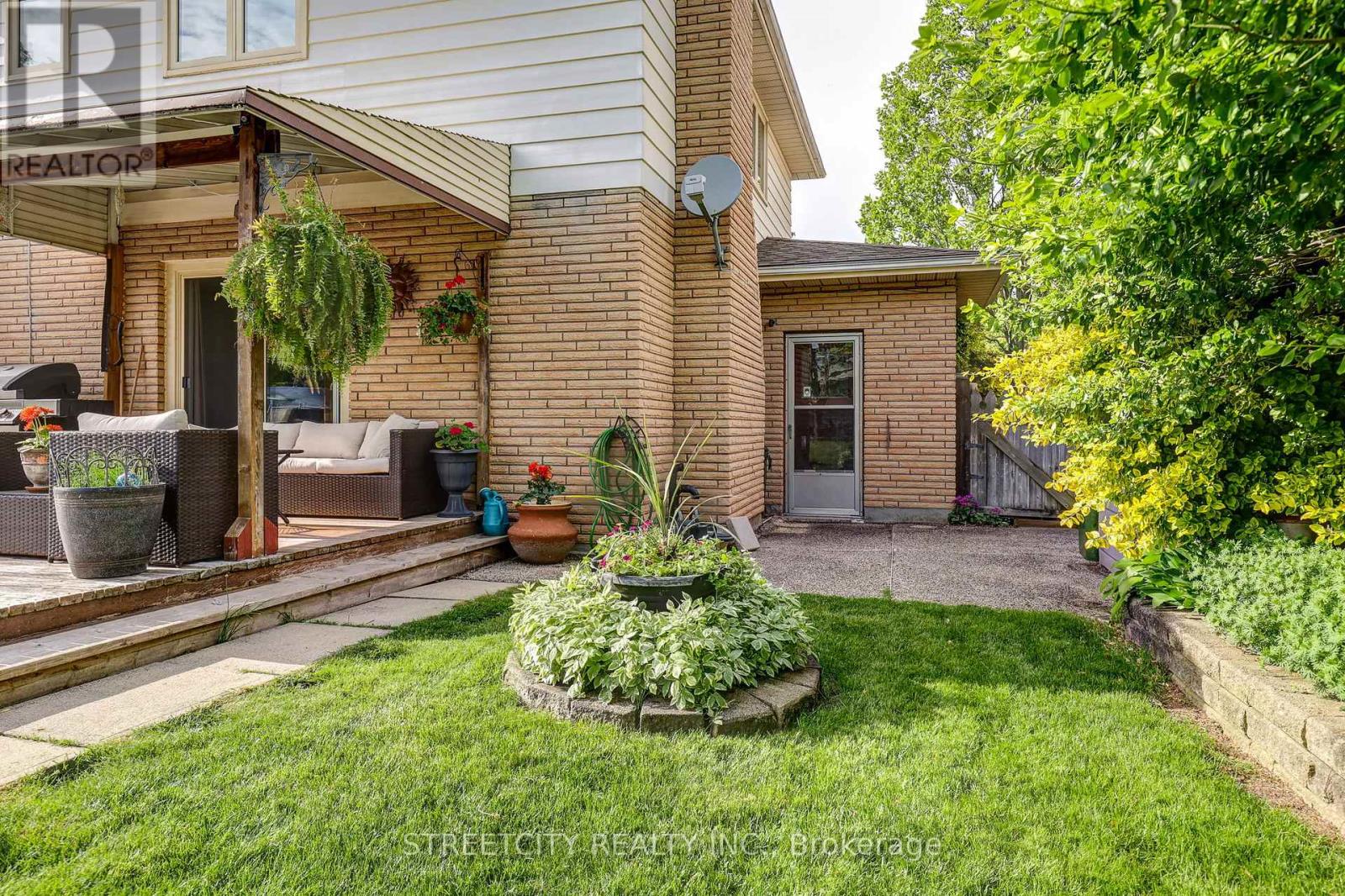 Photo 5 of 50 for 531 Elm Street