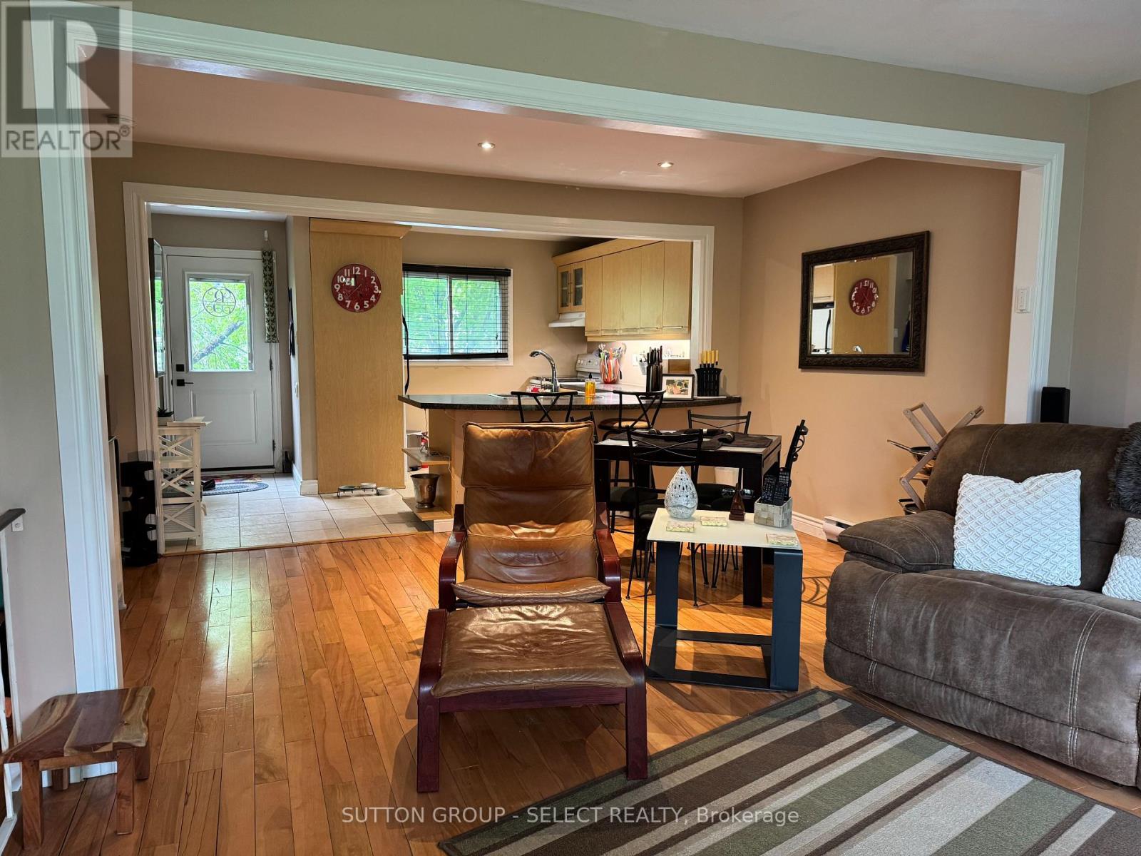 639 Griffith Street, London South, Ontario  N6K 2S5 - Photo 5 - X12168912