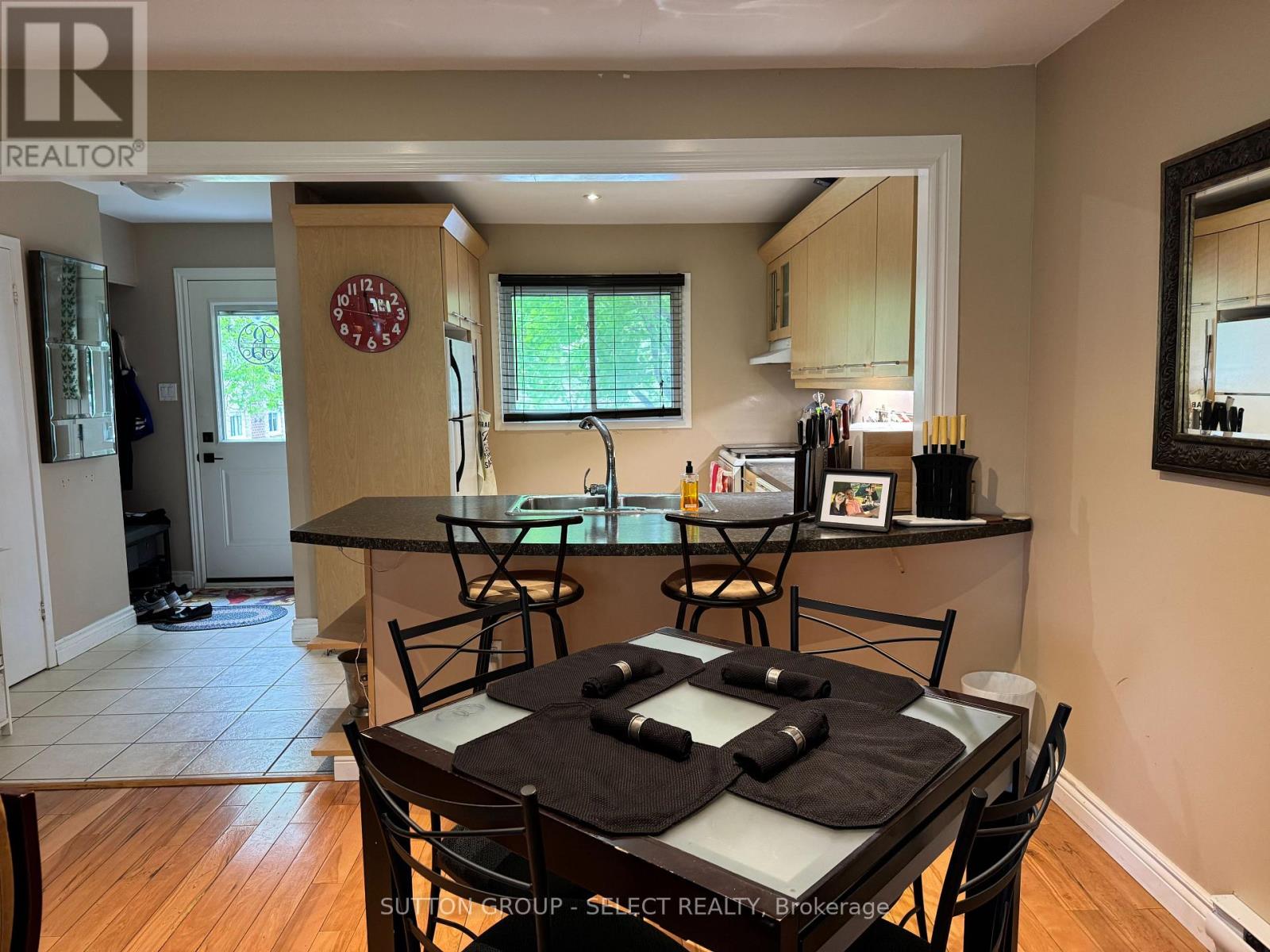 639 Griffith Street, London South, Ontario  N6K 2S5 - Photo 6 - X12168912