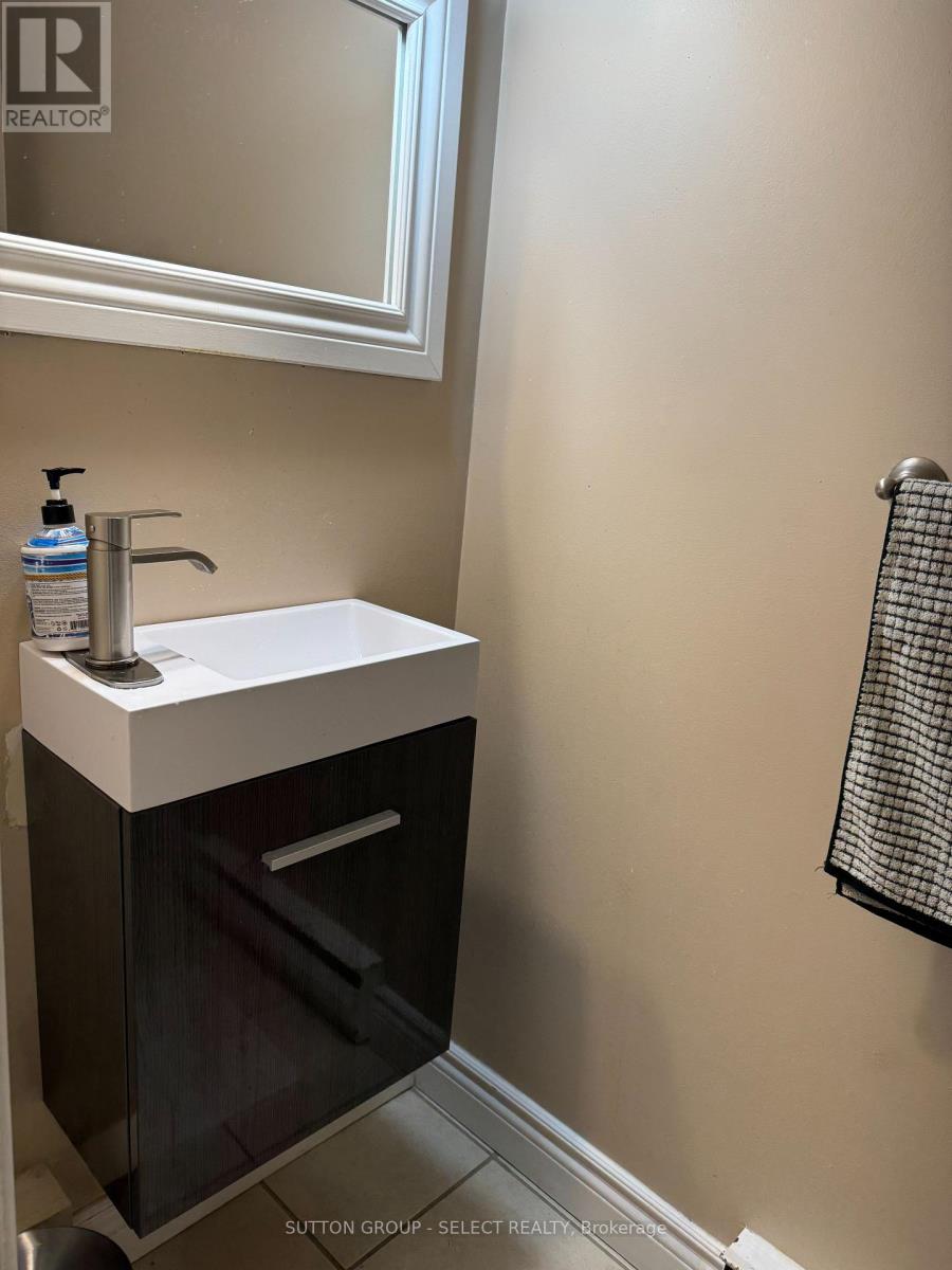 639 Griffith Street, London South, Ontario  N6K 2S5 - Photo 7 - X12168912