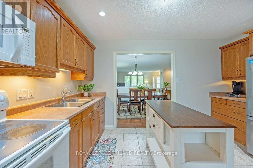 Photo 14 of 35 for 106 Hagerman Crescent