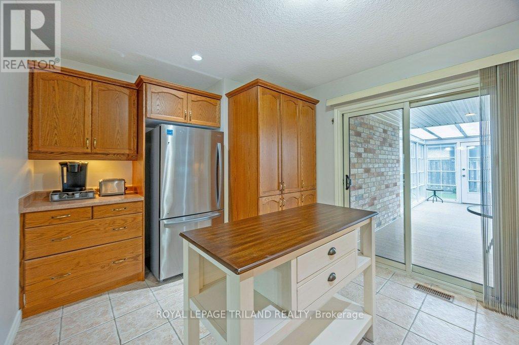 Photo 15 of 35 for 106 Hagerman Crescent