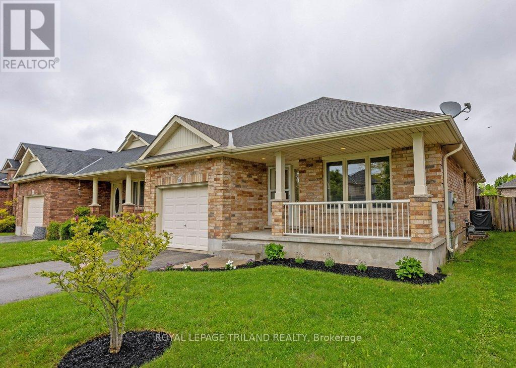 Photo 2 of 35 for 106 Hagerman Crescent