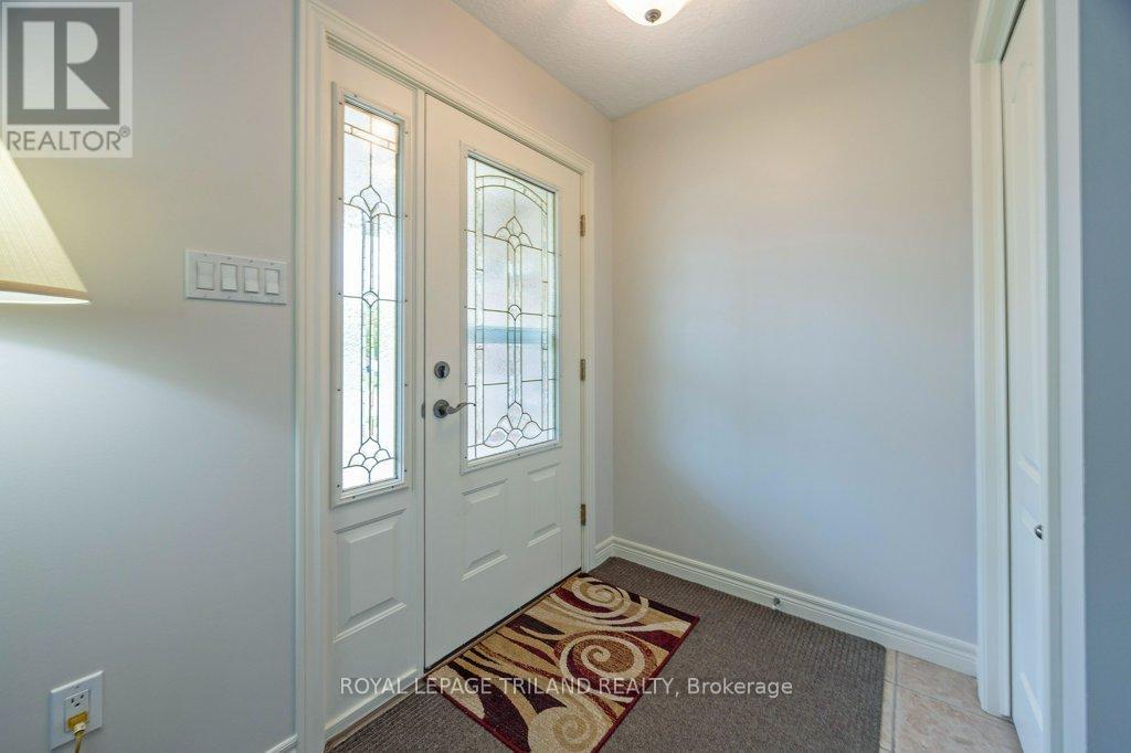 Photo 4 of 35 for 106 Hagerman Crescent