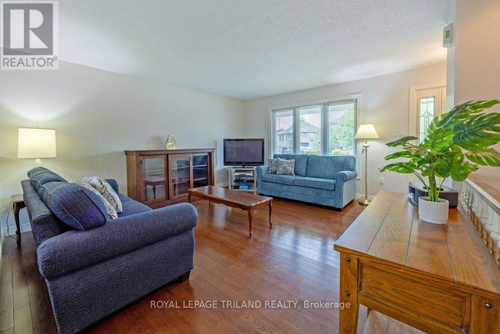 Photo 6 of 35 for 106 Hagerman Crescent