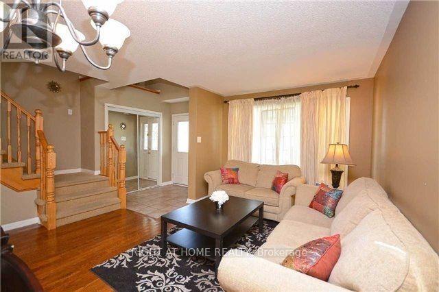 2546 Dashwood Drive, Oakville, Ontario  L6M 4C2 - Photo 4 - W12166237