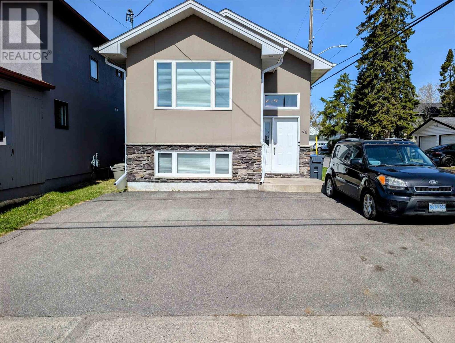 24 Hill St N, Thunder Bay, Ontario  P7A 5V3 - Photo 2 - TB251249