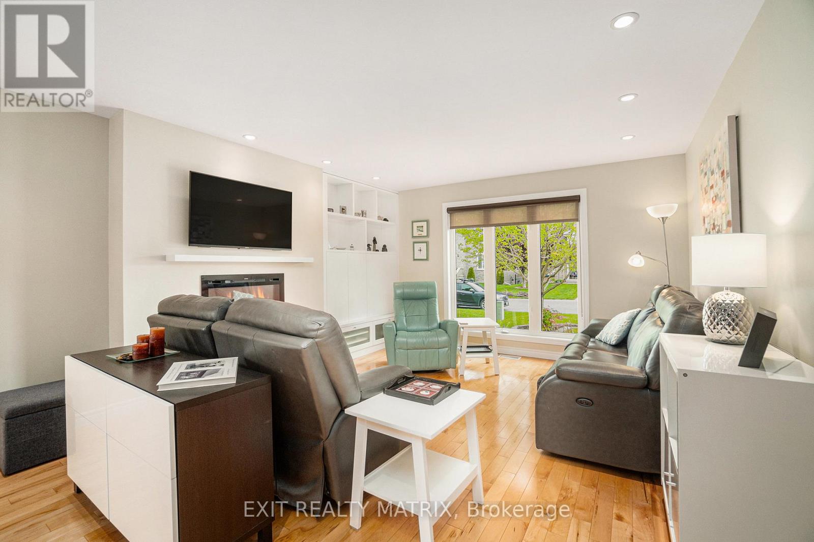 Property at 209 JASPER CRESCENT image 4