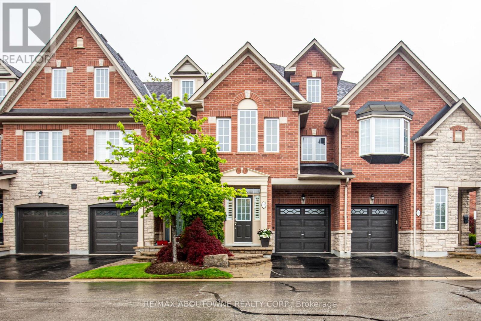 21 - 300 RAVINEVIEW WAY, Oakville, Ontario