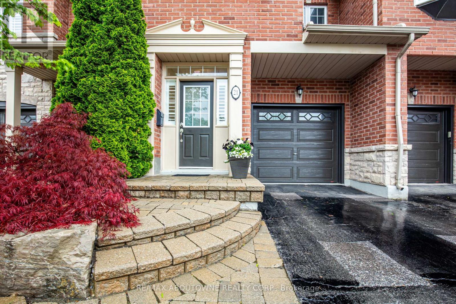 21 - 300 Ravineview Way, Oakville, Ontario  L6H 7J1 - Photo 2 - W12168614