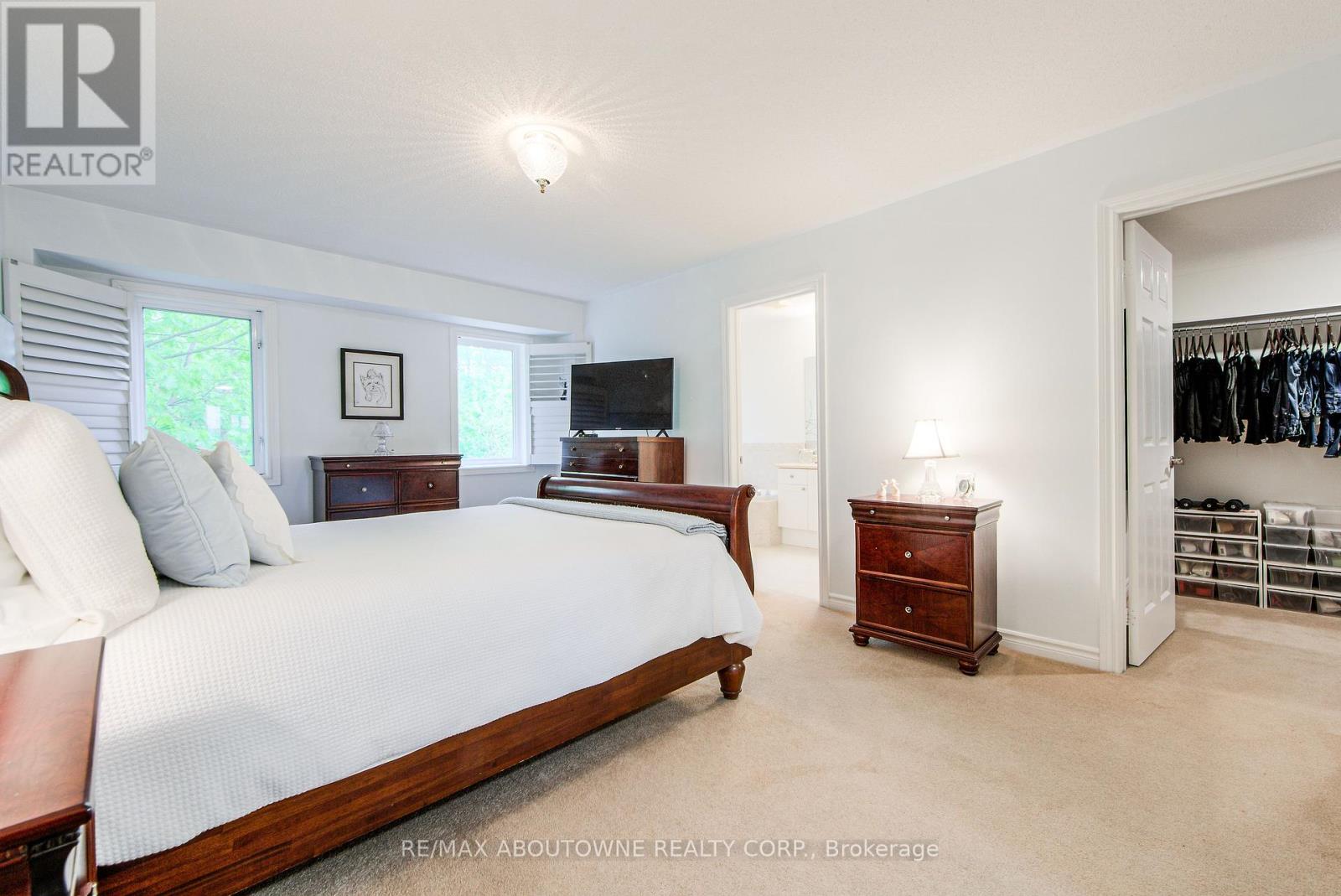 21 - 300 Ravineview Way, Oakville, Ontario  L6H 7J1 - Photo 22 - W12168614