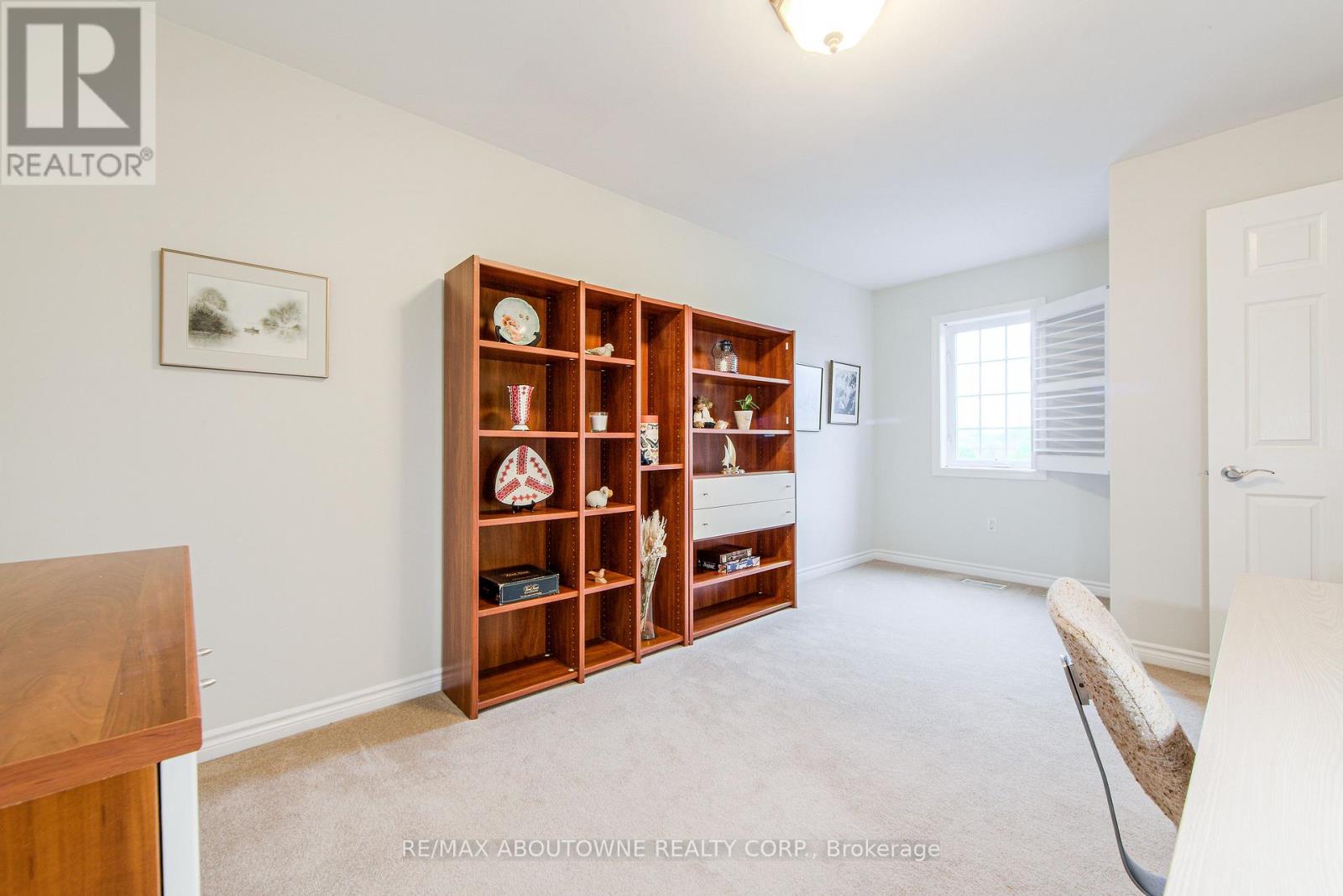 21 - 300 Ravineview Way, Oakville, Ontario  L6H 7J1 - Photo 27 - W12168614