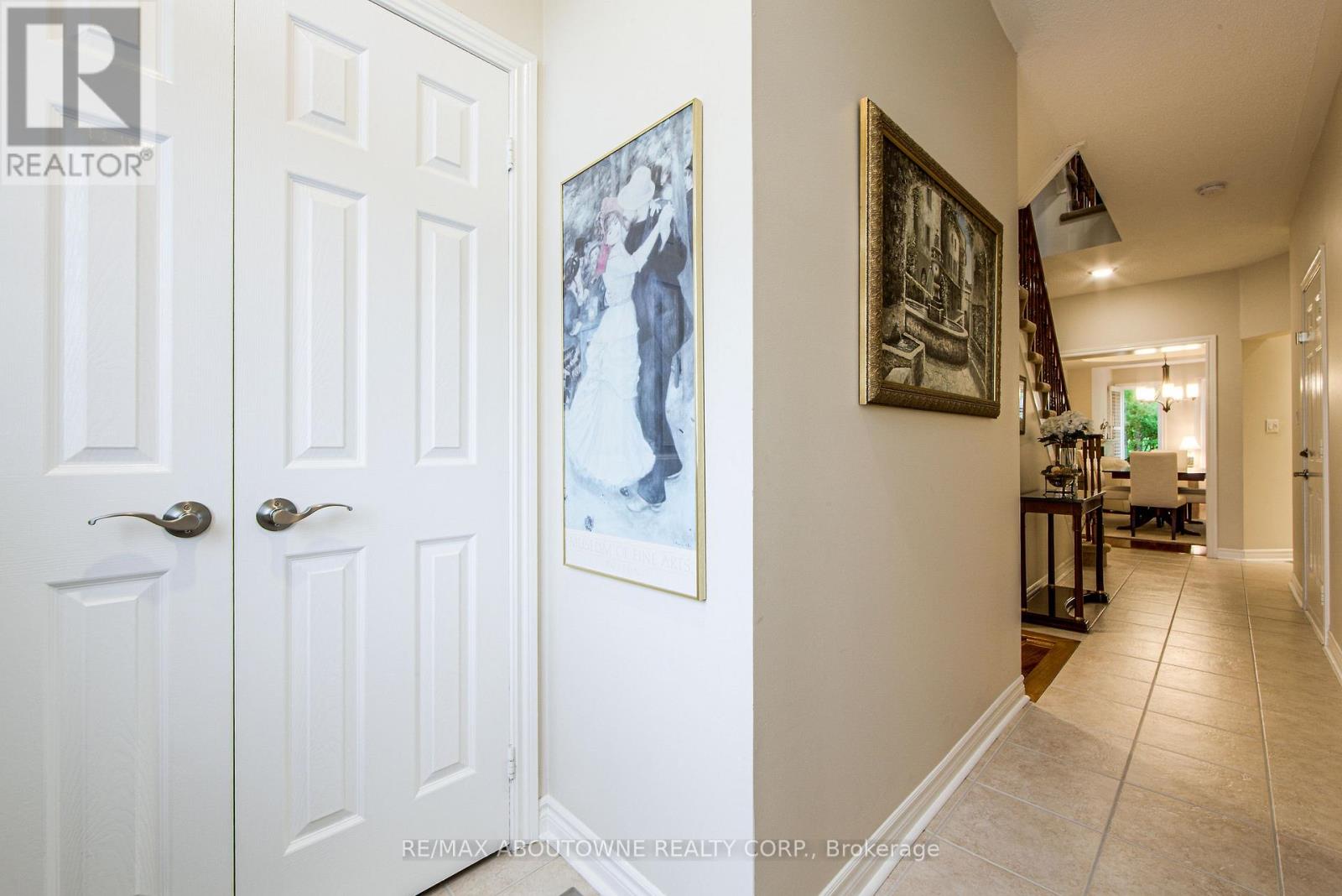 21 - 300 Ravineview Way, Oakville, Ontario  L6H 7J1 - Photo 3 - W12168614