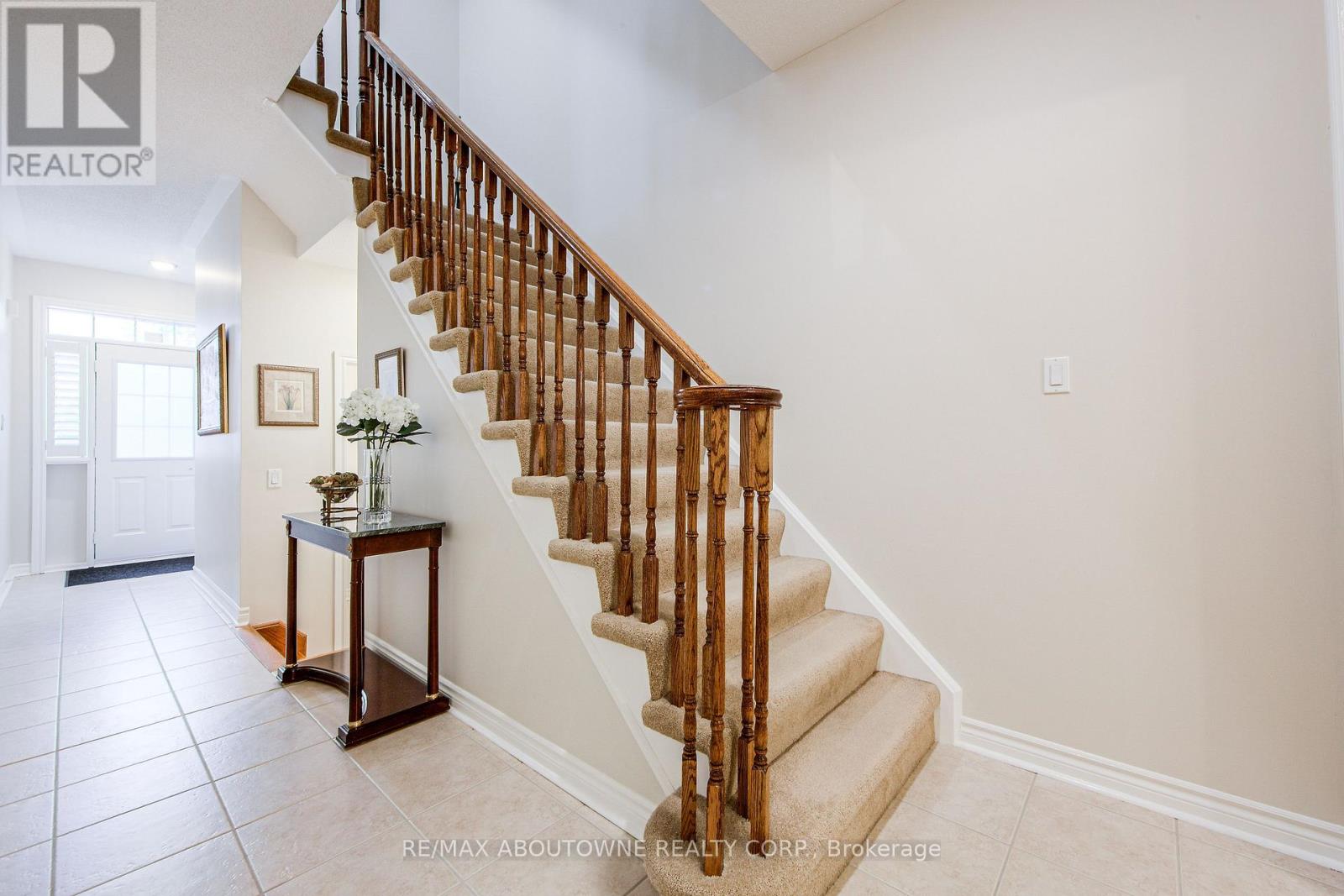 21 - 300 Ravineview Way, Oakville, Ontario  L6H 7J1 - Photo 5 - W12168614
