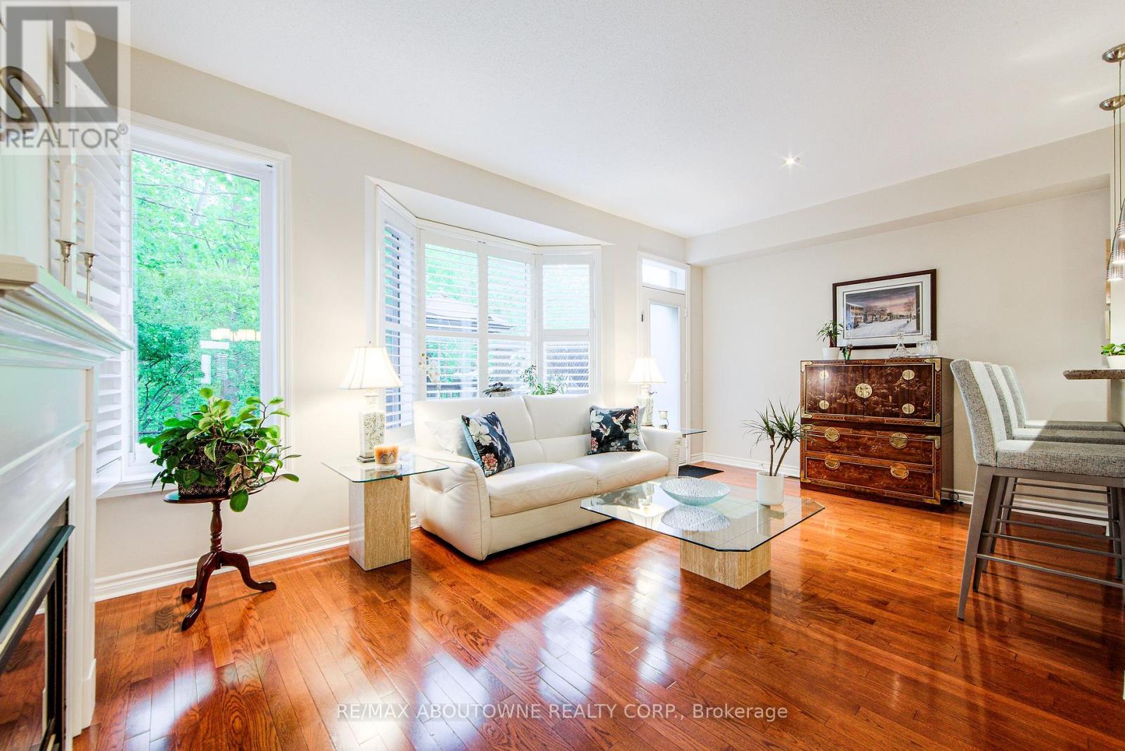 21 - 300 Ravineview Way, Oakville, Ontario  L6H 7J1 - Photo 9 - W12168614